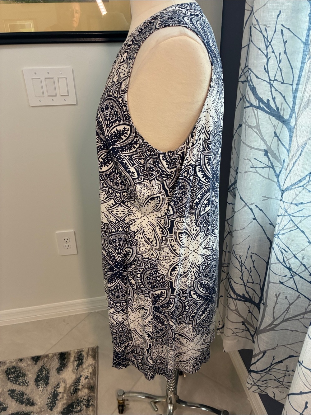 Old Navy Navy and White Paisley Sleeveless Tunic Dress - Picture 3 of 6